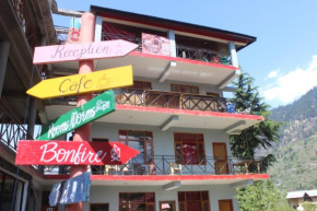 Red House Hostel, Cafe & Inn
